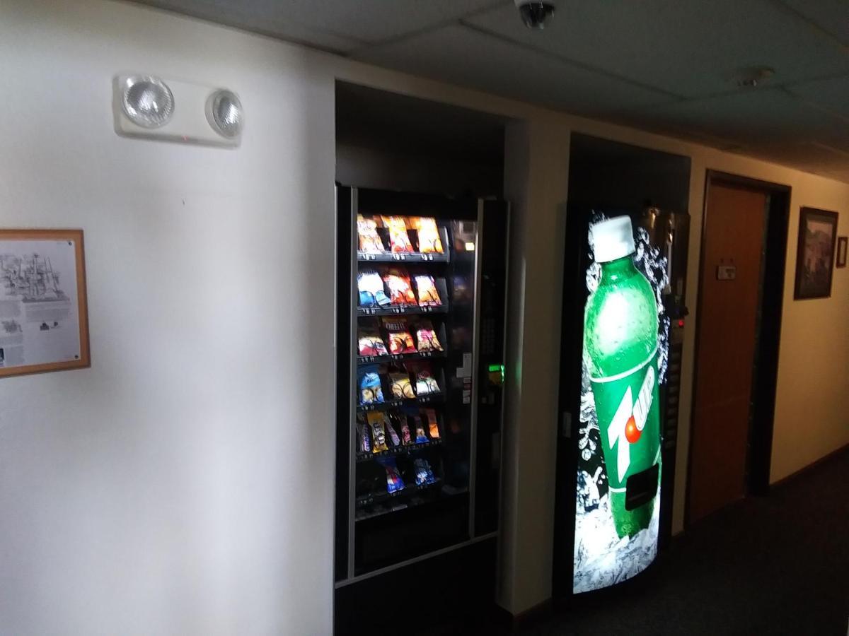 Amerihost Inn & Suites Kingdom City Eksteriør billede